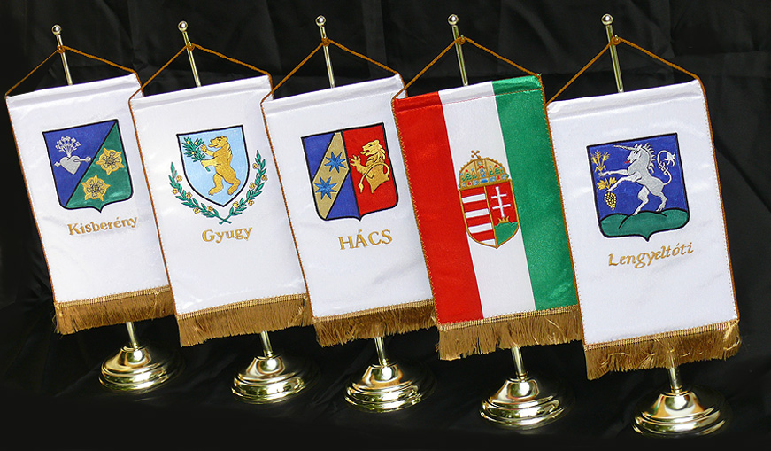 hímzett asztali zászlók