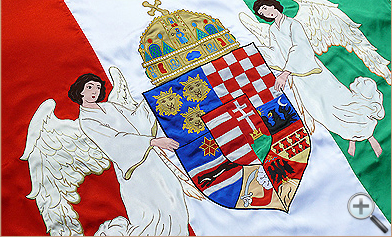 hímzett címeres zászló