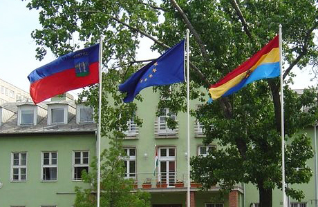 Közintézmény zászlók